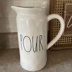 Rae Dun POUR Pitcher